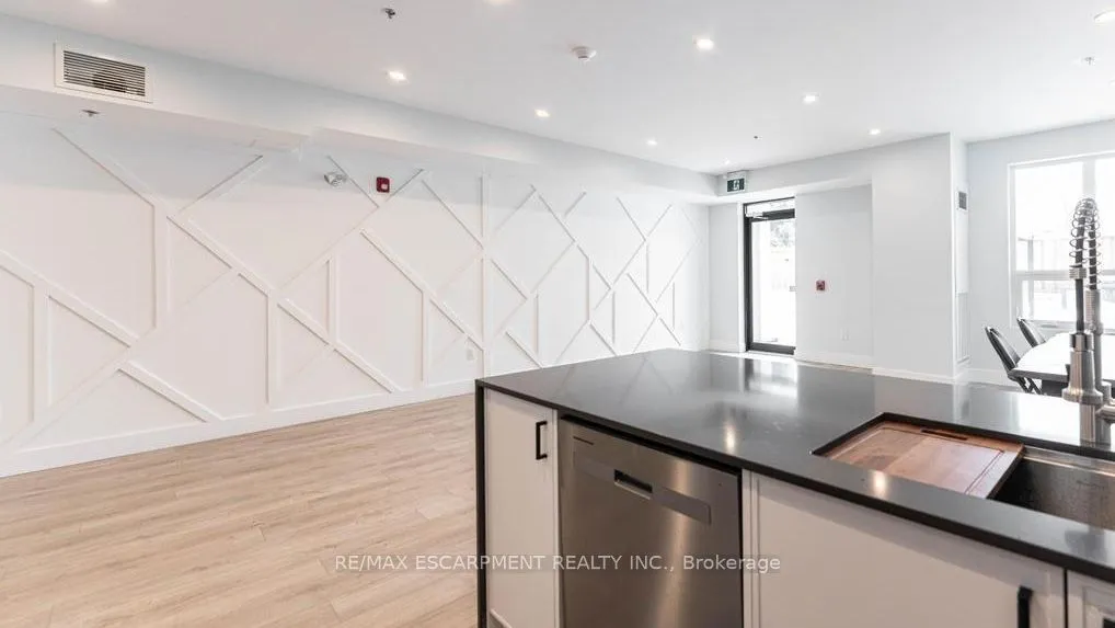 120 SPRINGVALLEY Crescent — photo 19