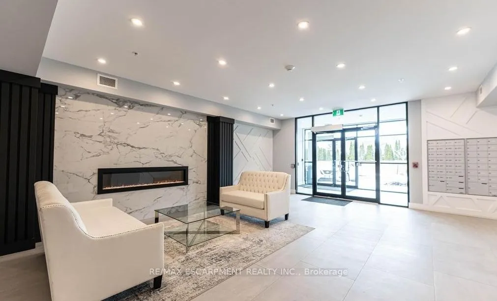 120 SPRINGVALLEY Crescent — photo 3