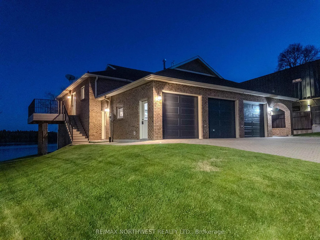 110 Lakeside Crescent — photo 3