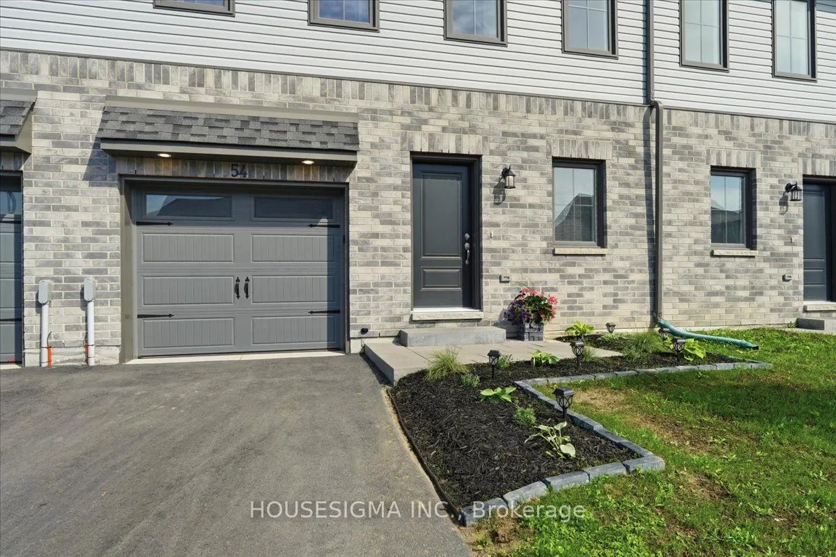 54 Campbell Crescent — photo 3