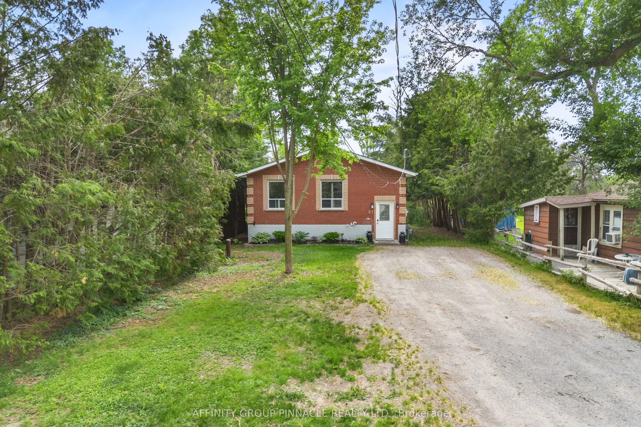 21 Alma Street N