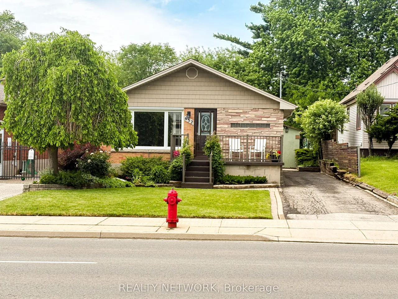 652 Upper Wentworth Street