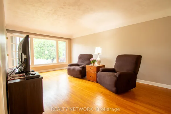 652 Upper Wentworth Street — photo 2