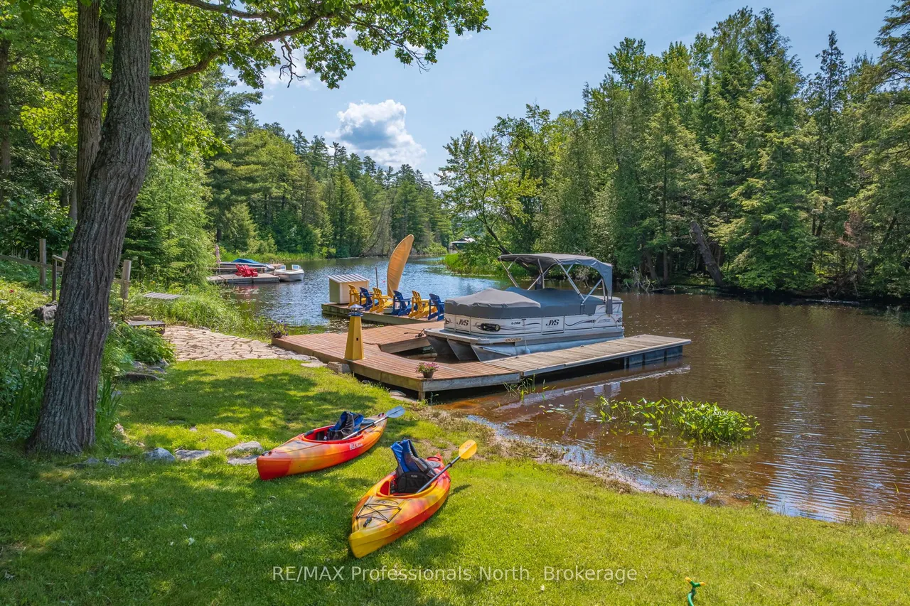 22 Knowles Crescent E — photo 48