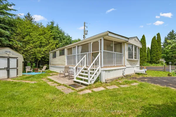 157 Cedar Crescent — photo 2