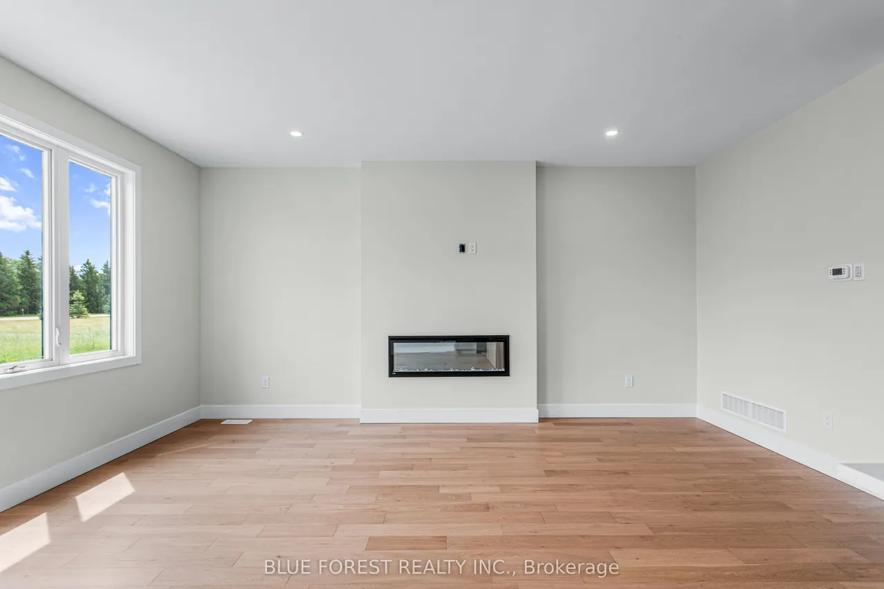 255 McTavish Street — photo 12