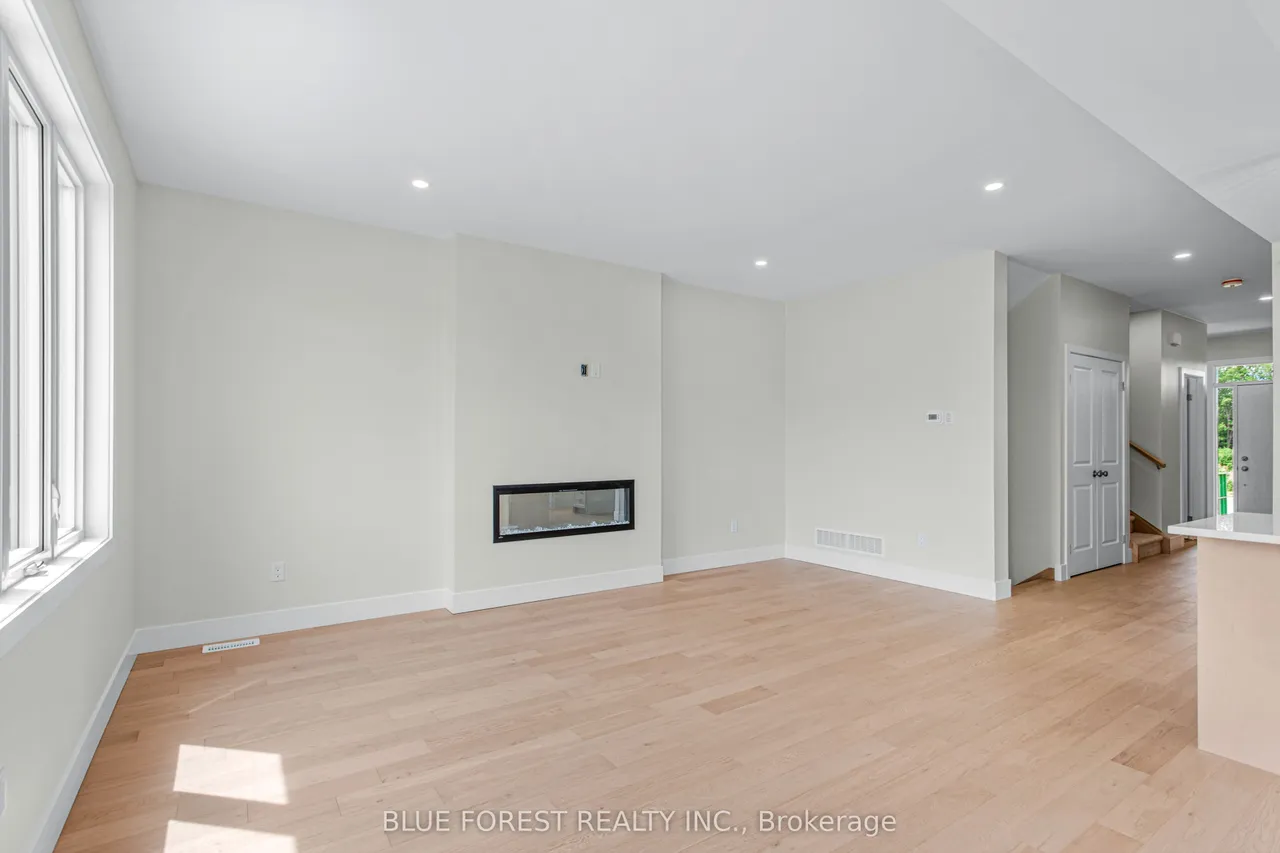 255 McTavish Street — photo 13