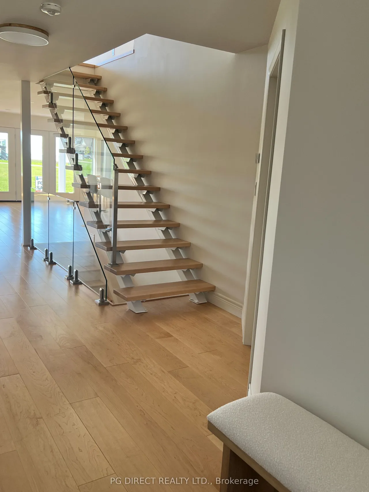 241 Bethune Crescent — photo 3