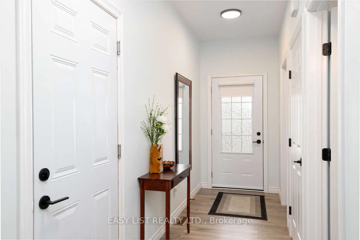 18 Dayton Court — photo 3