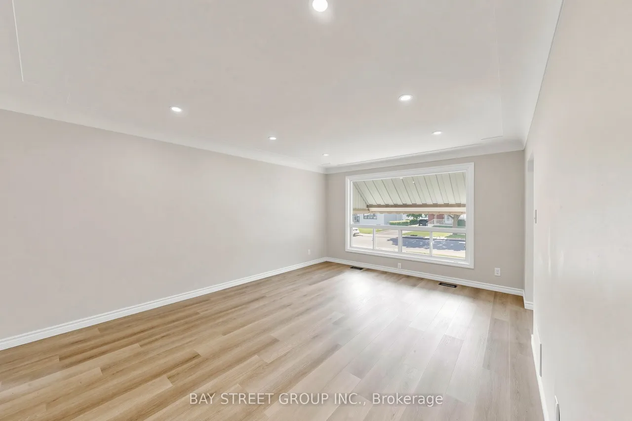 28 Warren Avenue — photo 3