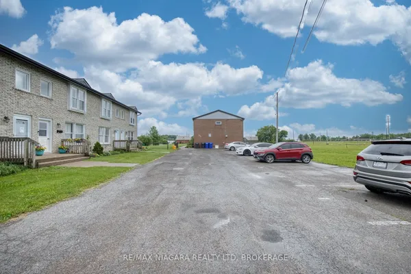 252 Bertie Street — photo 2