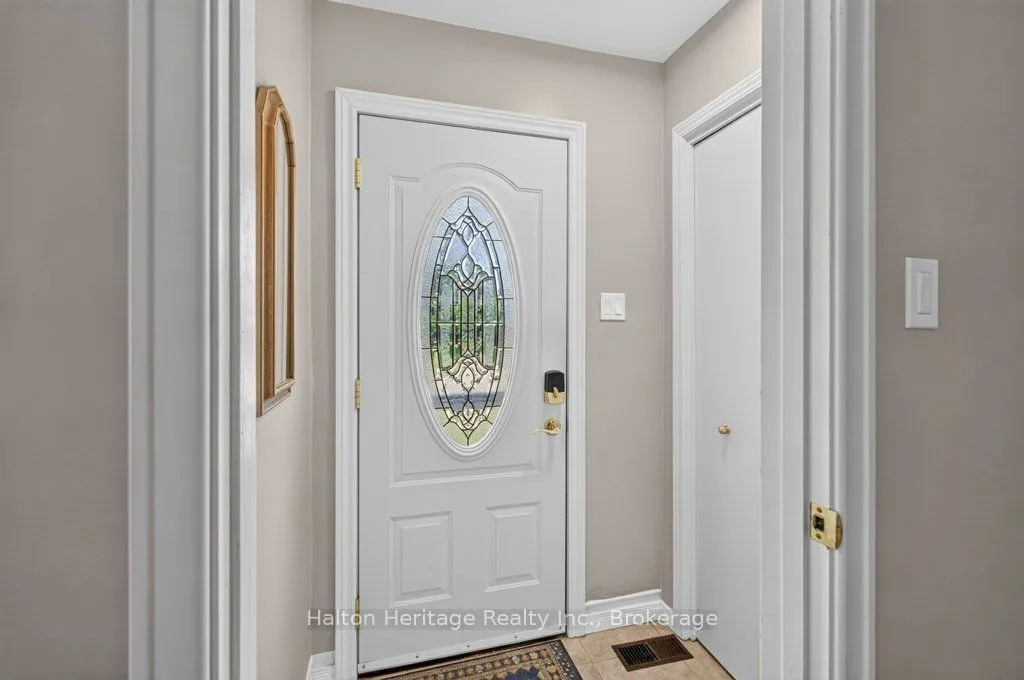 476 East 37th Street — photo 3