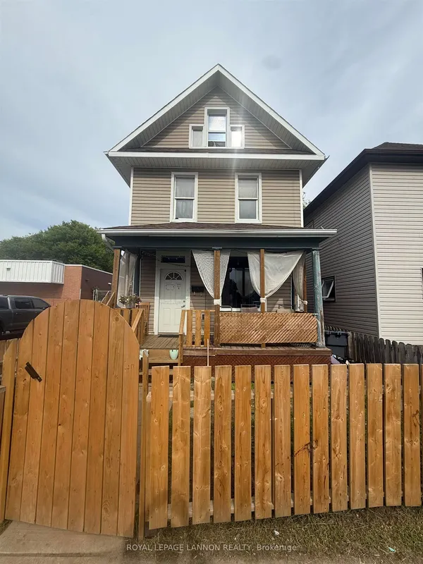 336 May Street North — photo 2
