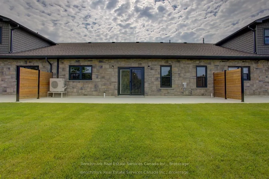 1182 Queen Street — photo 13