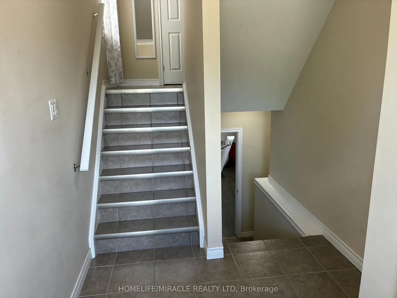 45 Oakes Crescent — photo 3