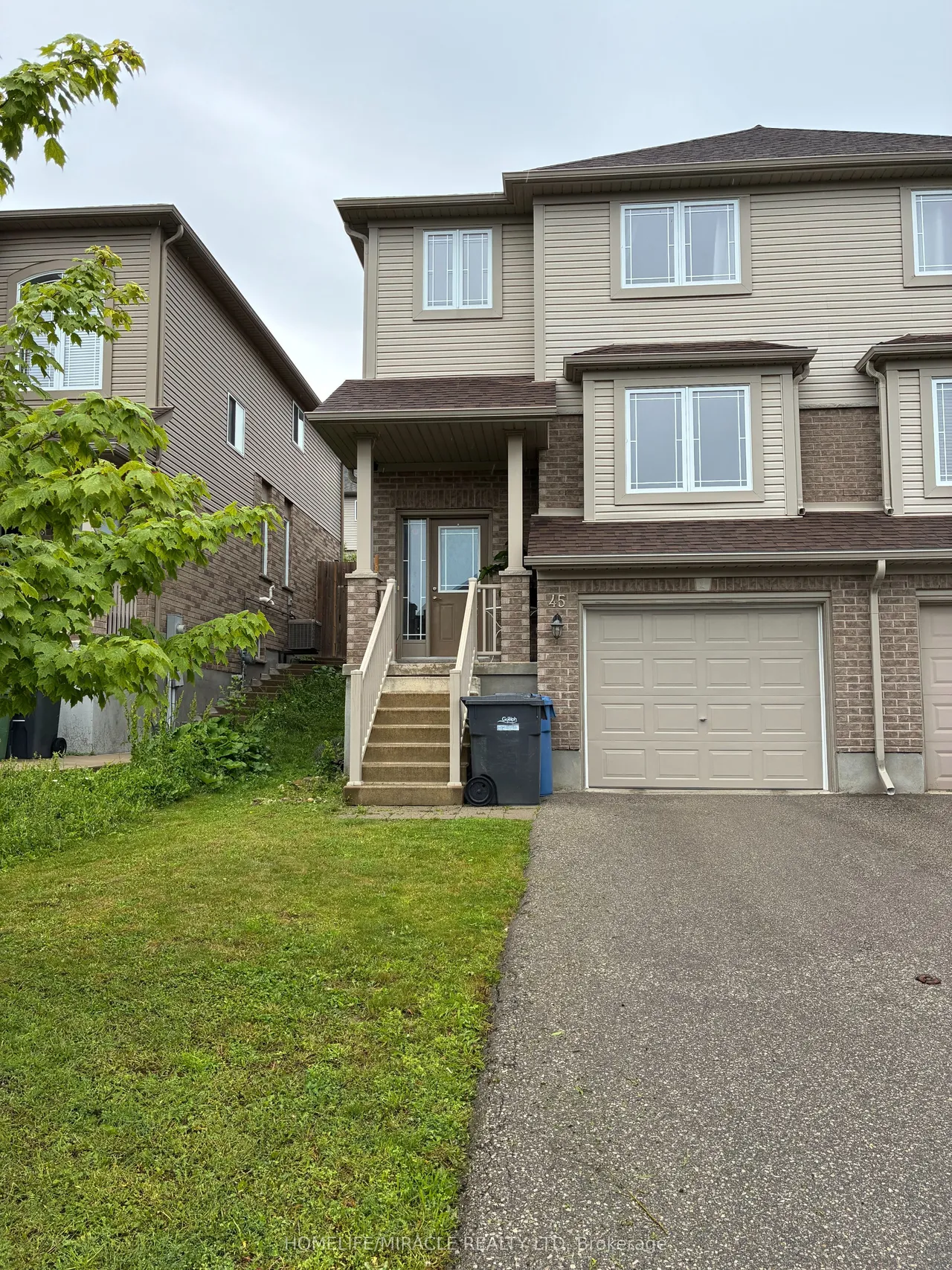 45 Oakes Crescent