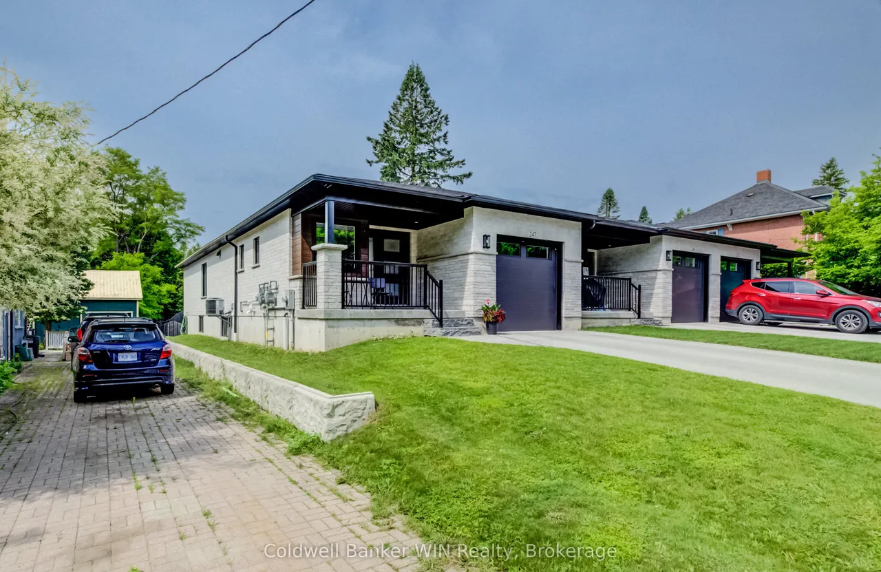 247 Fergus Street N — photo 3