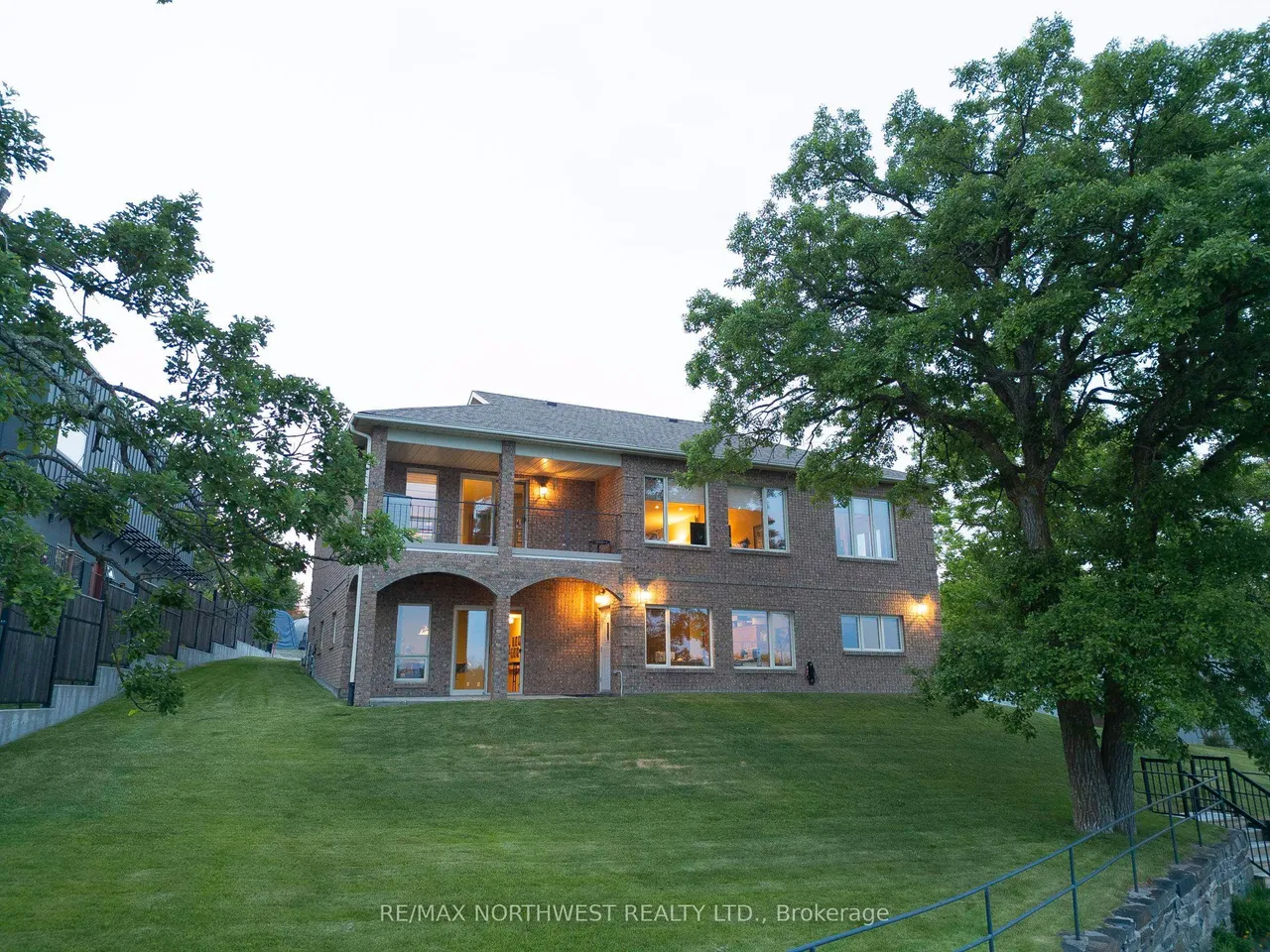 110 Lakeside Crescent