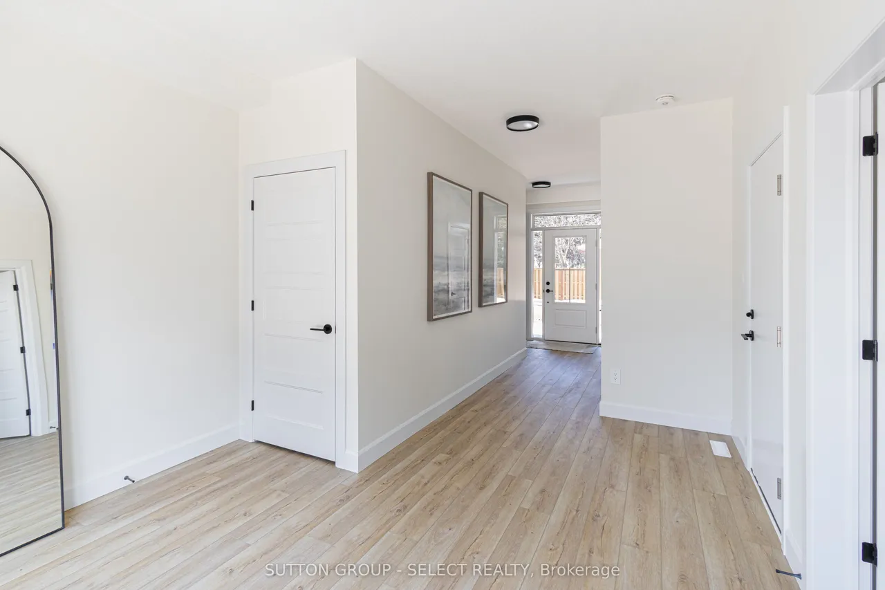233 Upper Queen Street — photo 3