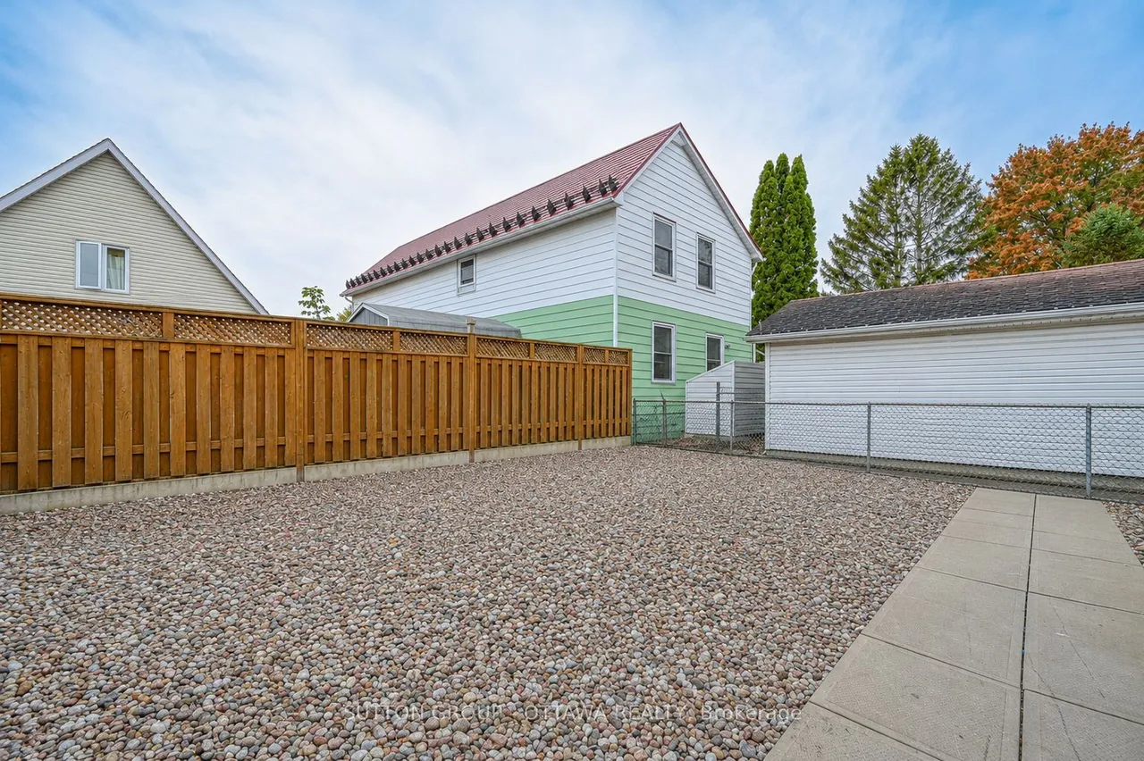 154-156 Dagmar Avenue — photo 32