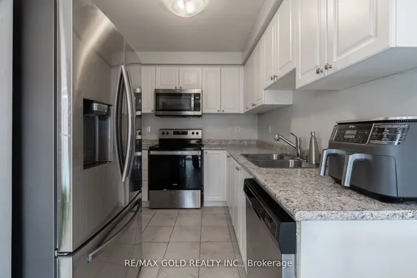 335 Stewart Street — photo 2