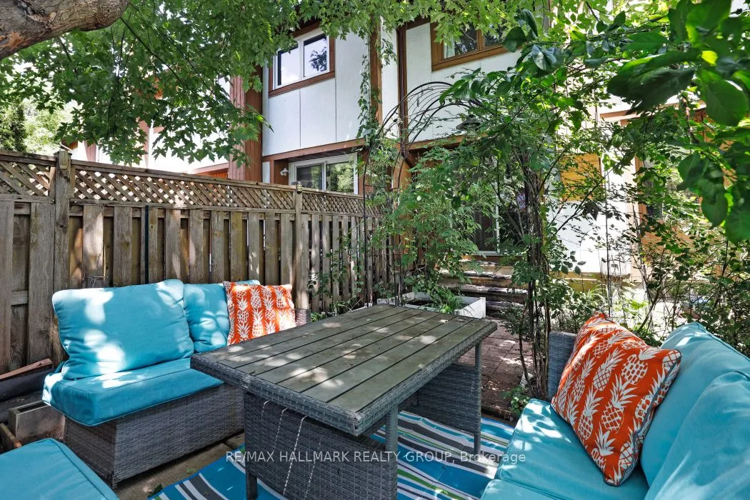 308 Lafontaine Avenue — photo 27