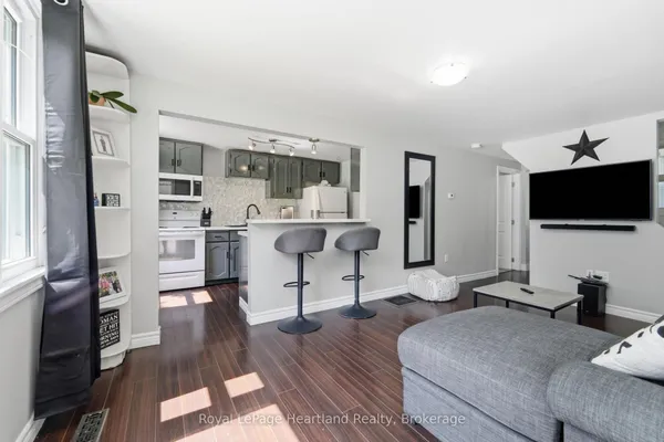 20 William Street S