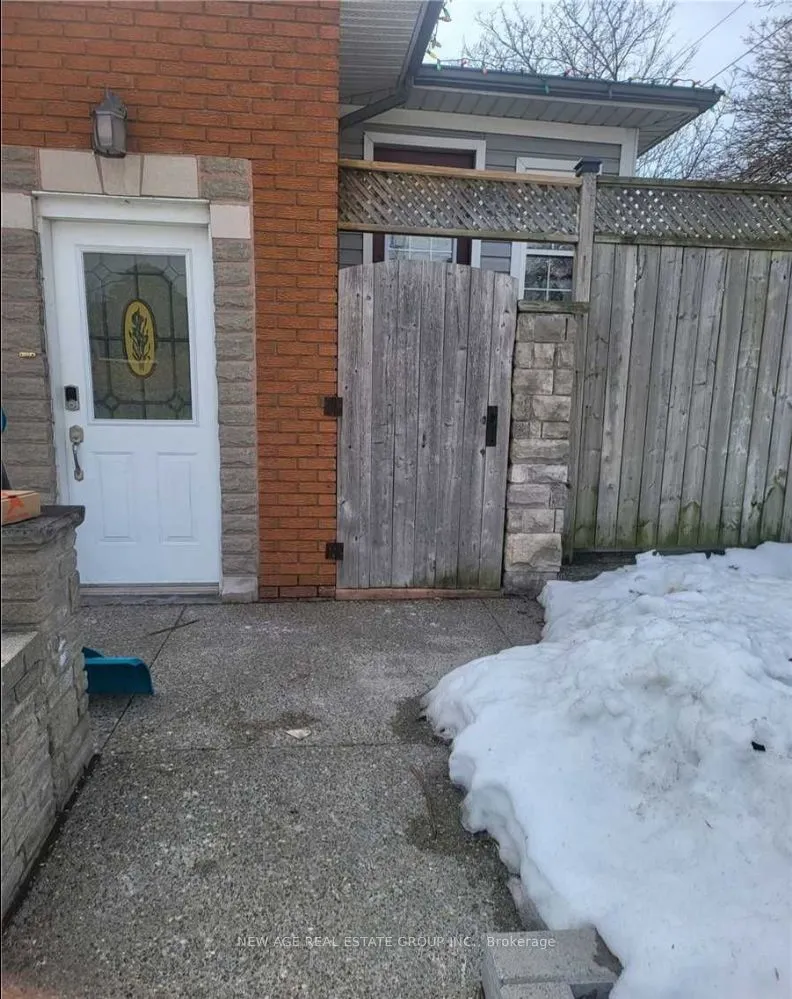 467 Limeridge Road W — photo 2