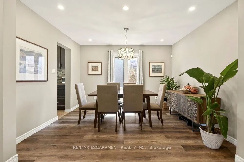 72 Gurnett Drive — photo 3