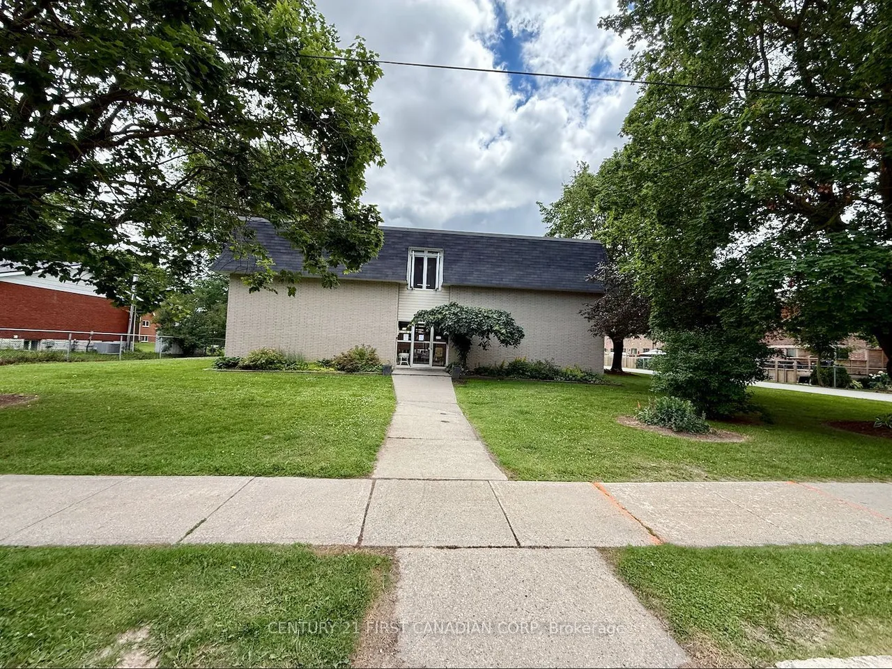 118 Preston Street S