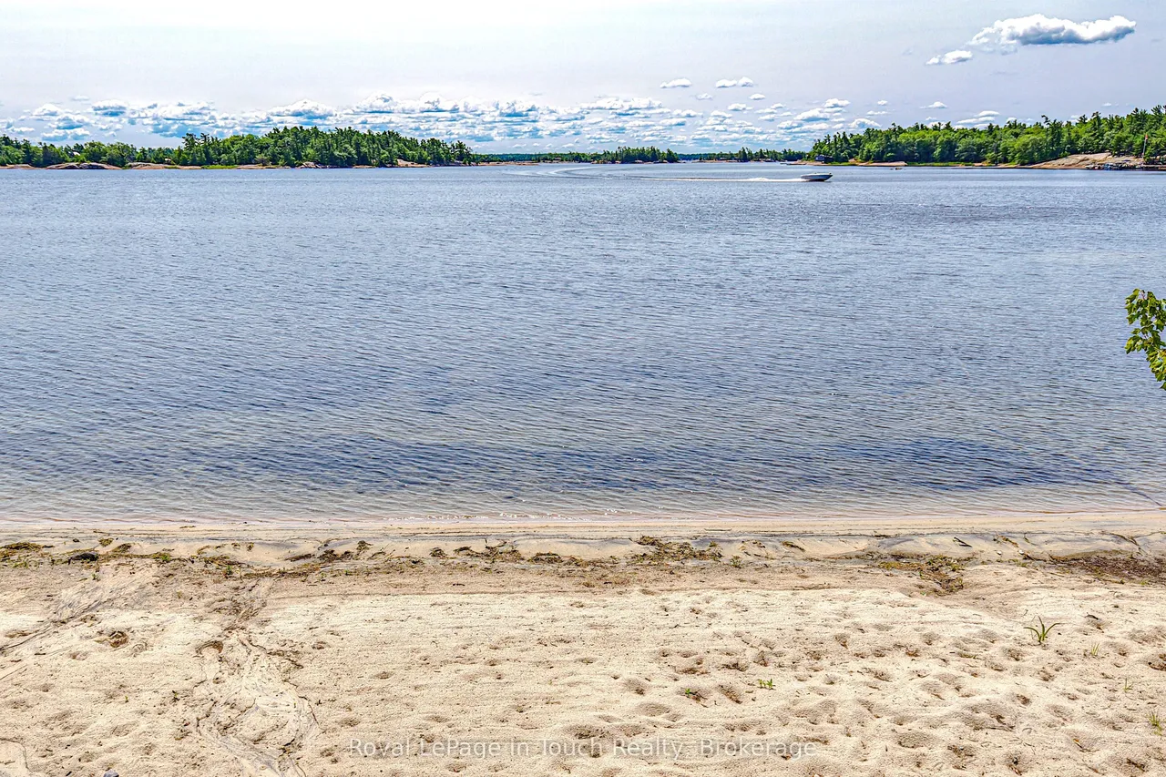 9232 Is 1810 - Bone Island — photo 2