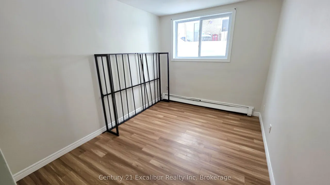 320 Queen St E Street — photo 7