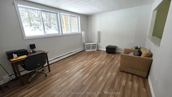 320 Queen St E Street — photo 2