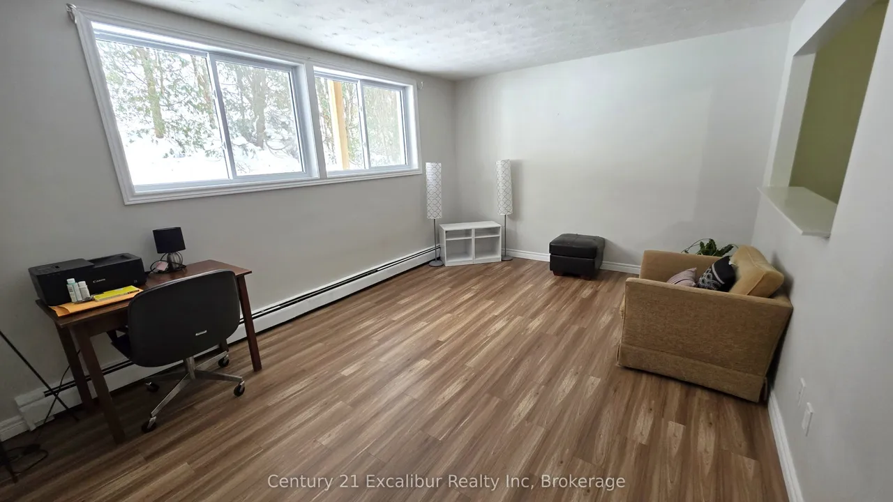 320 Queen St E Street — photo 2