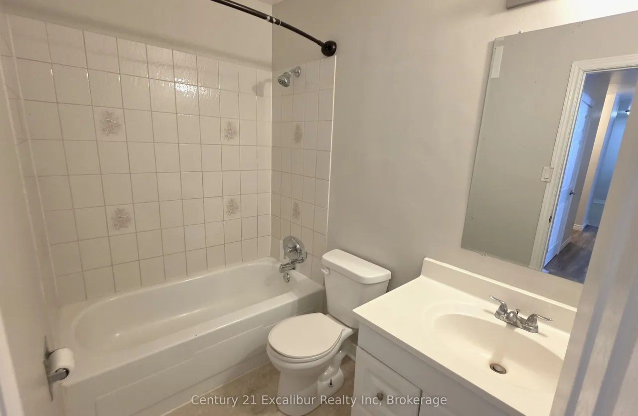 320 Queen St E Street — photo 8