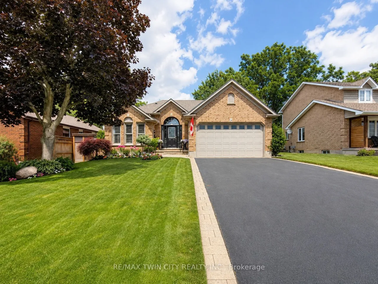 39 Russell Crescent