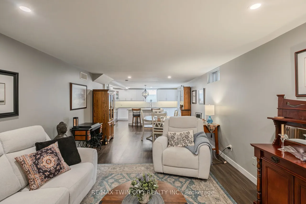 39 Russell Crescent — photo 45