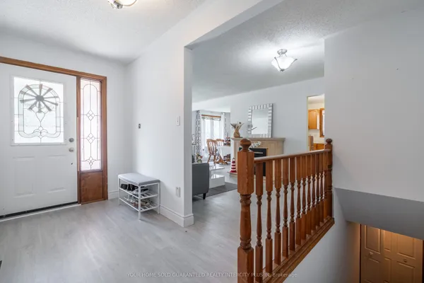 19 Windsor Drive — photo 2