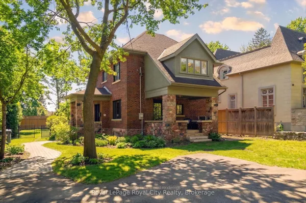 87 University Avenue W