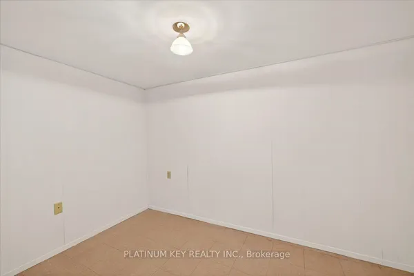307 Metcalfe Street E — photo 2