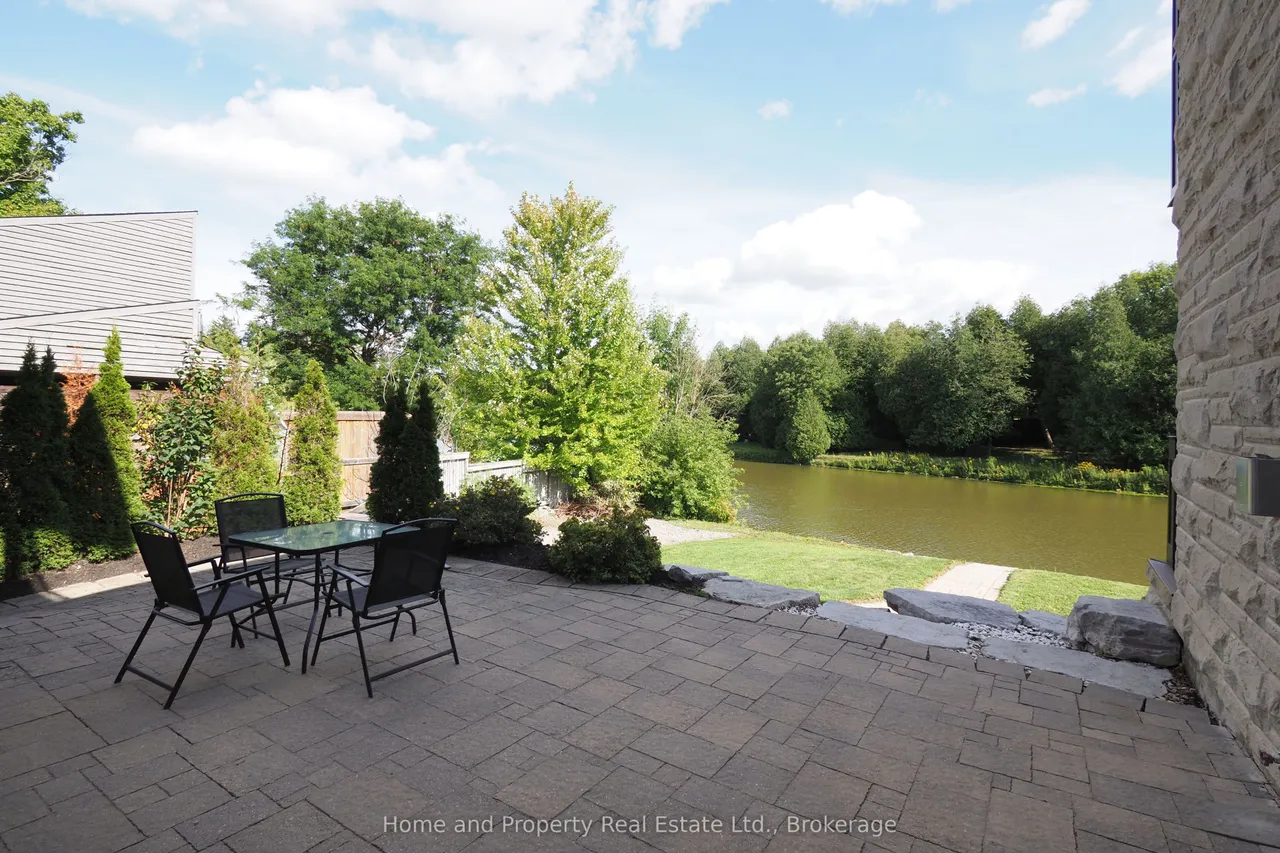 530 St Andrew Street E — photo 49