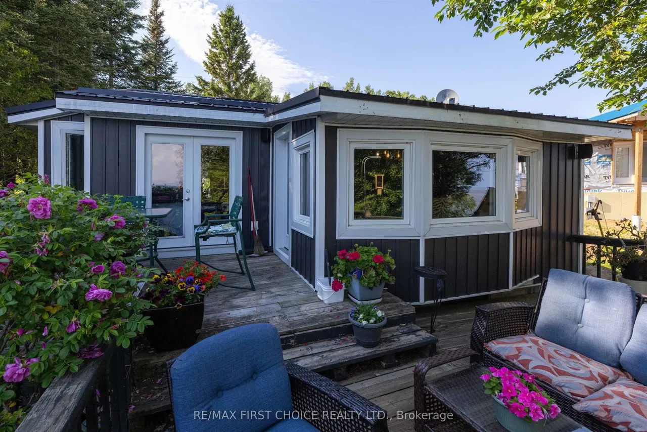 1185 Sunrise Beach Road — photo 3