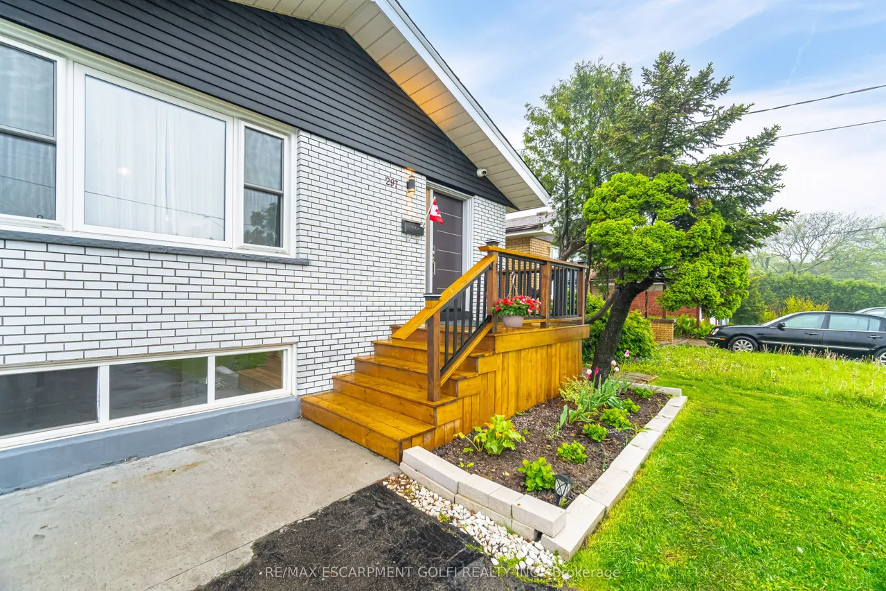 297 Mohawk Road W — photo 3