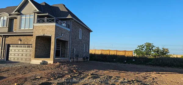 111 Pinot Crescent — photo 2