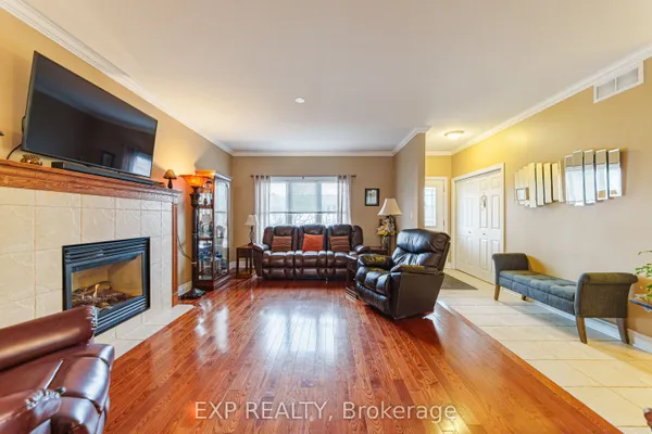 1496 Queensdale Avenue — photo 2
