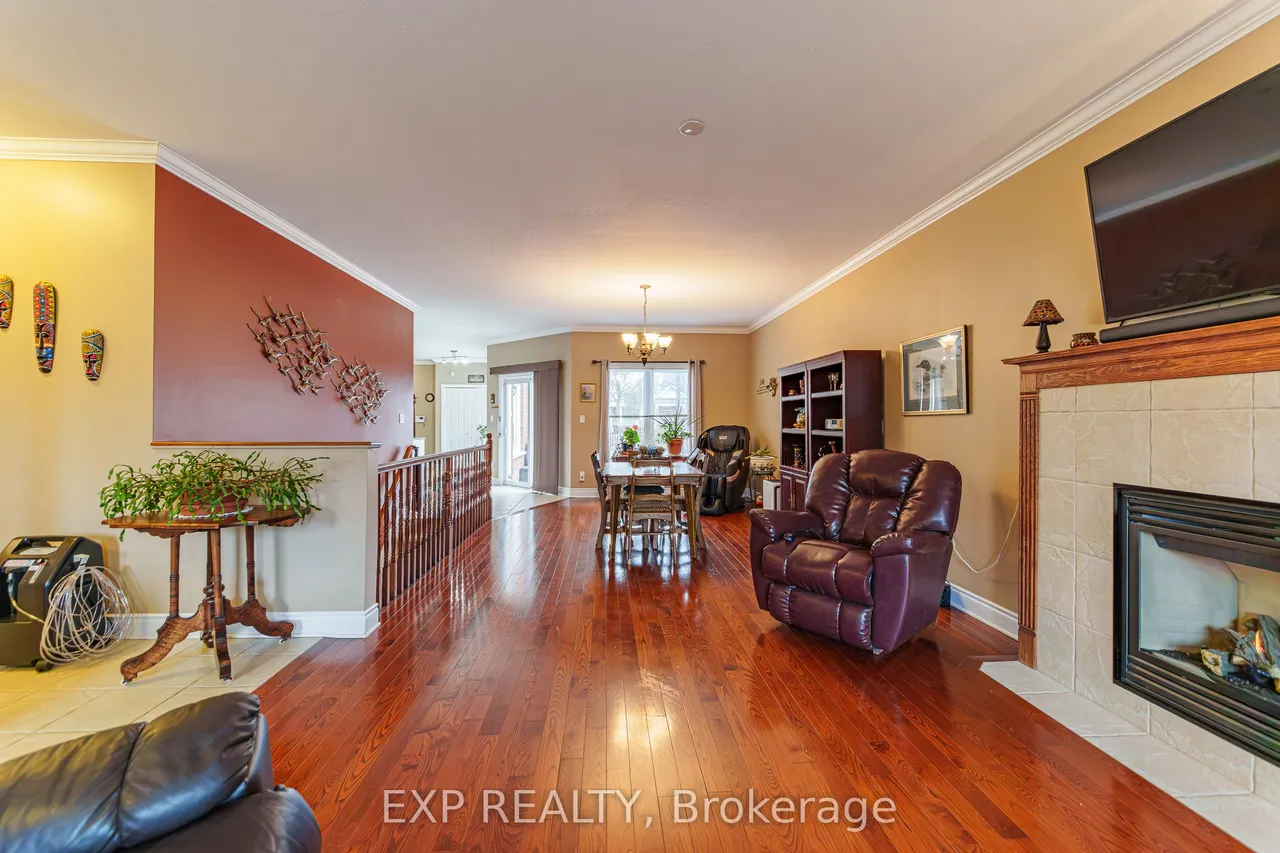 1496 Queensdale Avenue — photo 3