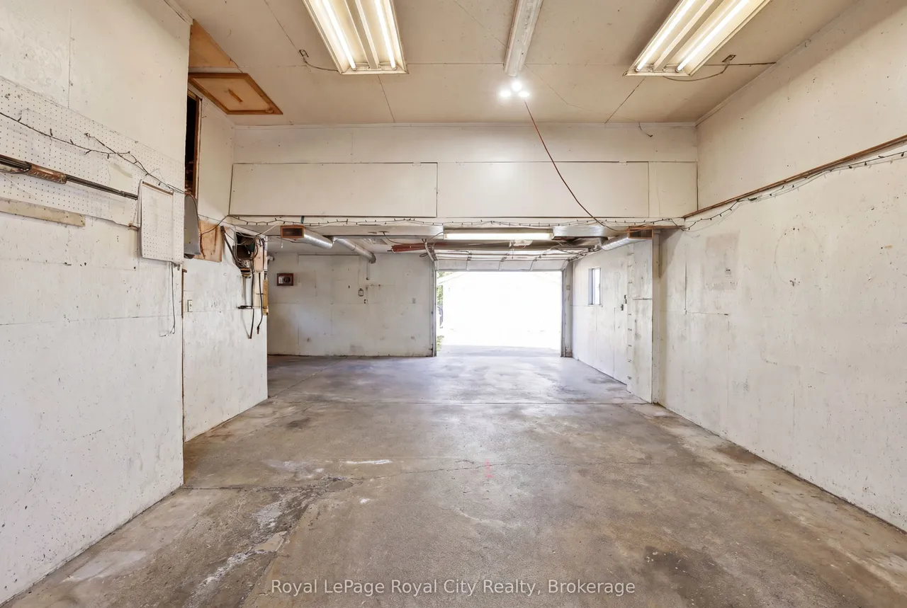 96 Beaumont Crescent — photo 30