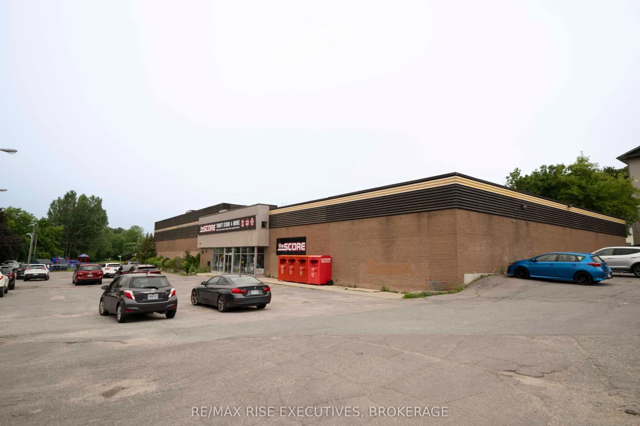 260 King Street W — photo 3