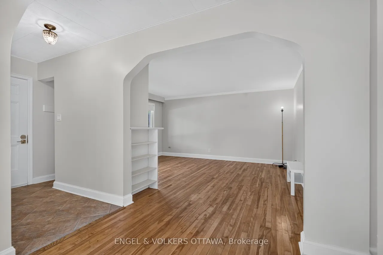 2445 Alta Vista Drive — photo 3