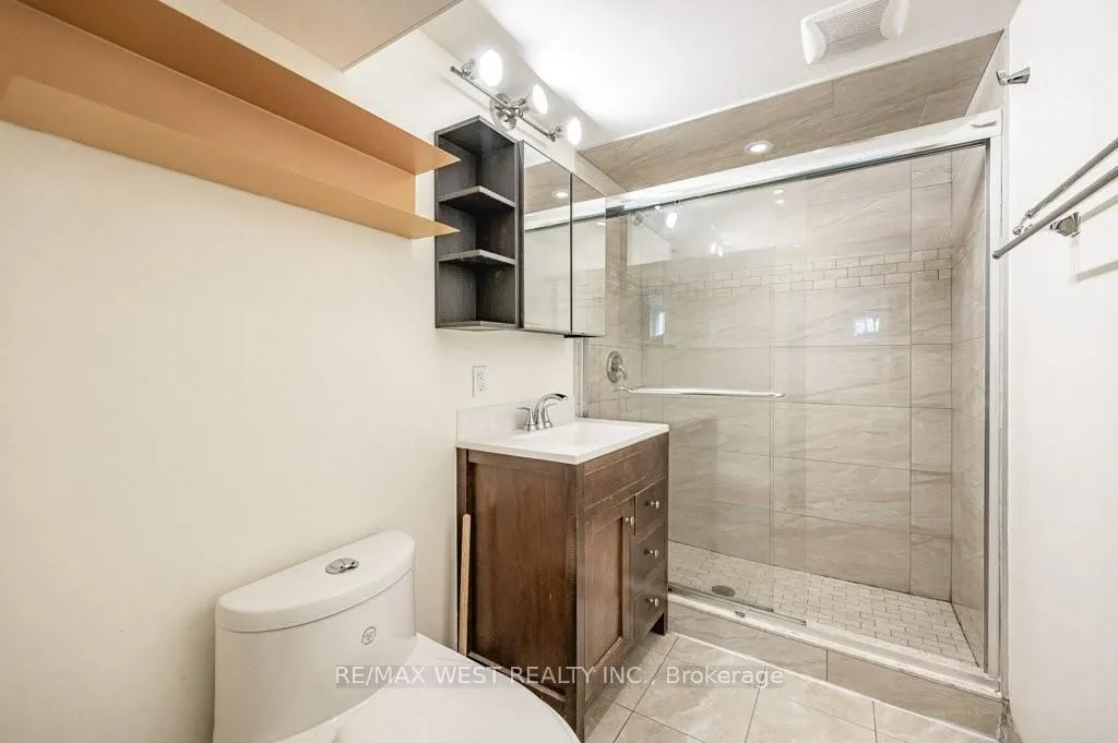 305 Mohawk Road E — photo 17